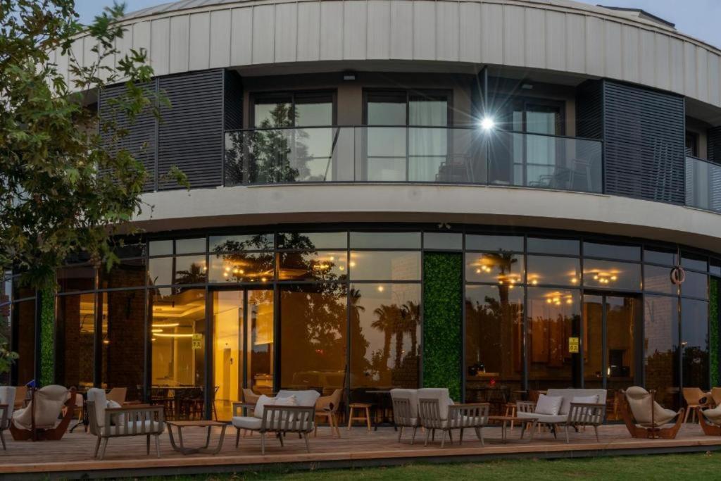 Side Square Hotel Exterior foto